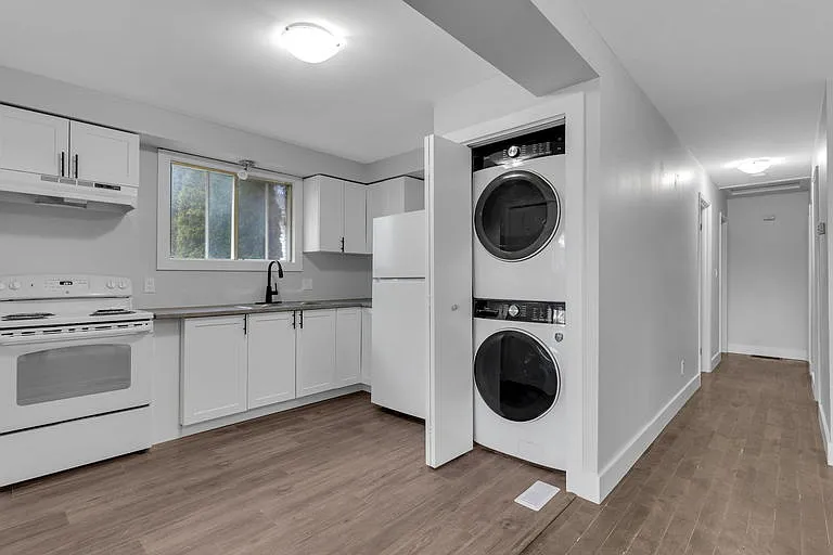 224 McLellan Ct #1 — Photo 6