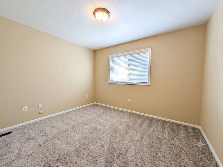17147 Warren Ct — Photo 27