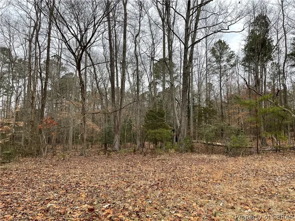 7798 Plantation Rd, Gloucester, VA 23061