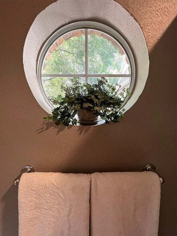 7151 Gaston Ave APT 504 photo 1