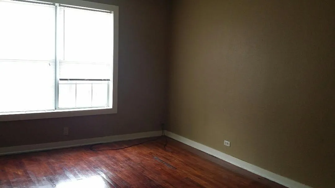 405 E 3rd Street — Photo 2
