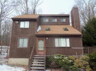 2536 Waterfront Dr, Tobyhanna, PA 18466