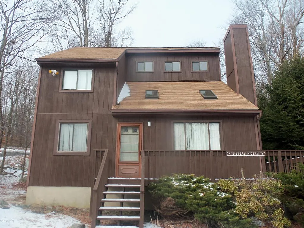 2536 Waterfront Dr photo 1