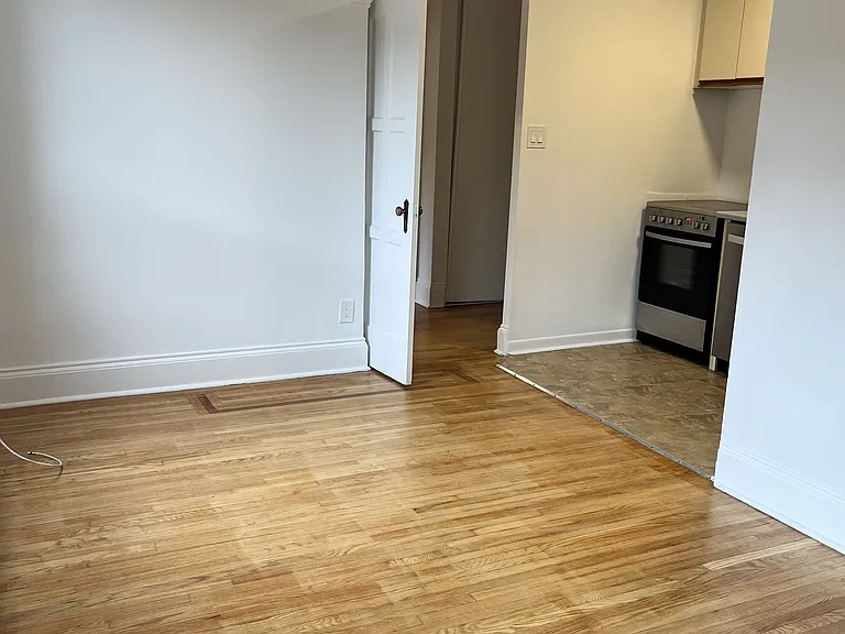 110 Oriole Pkwy — Photo 17