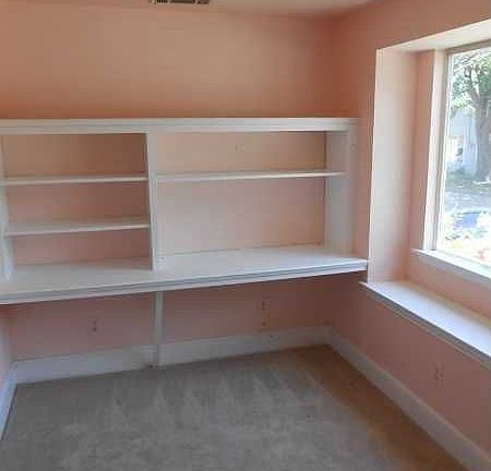 3rd image of 810 W White Ave