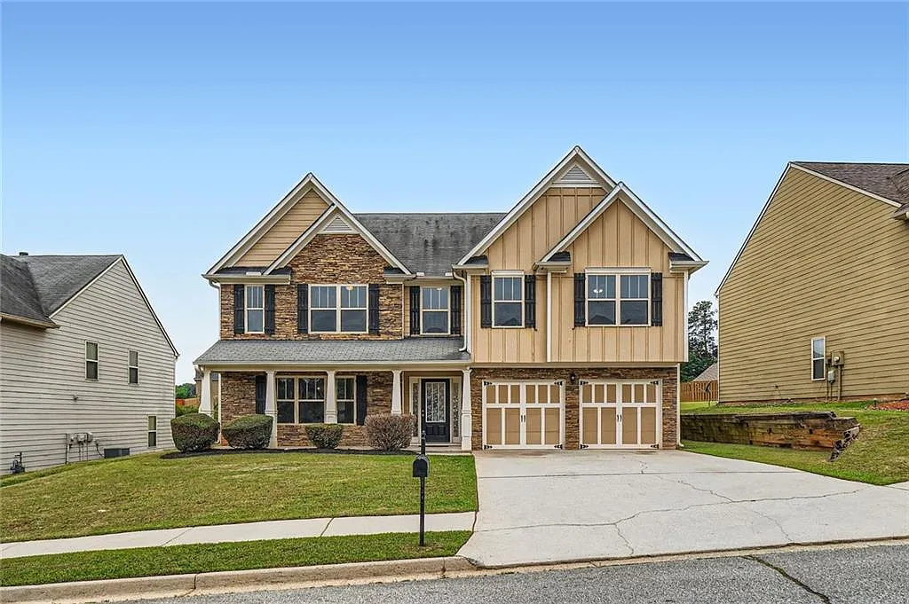 5 bed, 3.5 bath, 2692 sqft, $2,600 — Photo 1