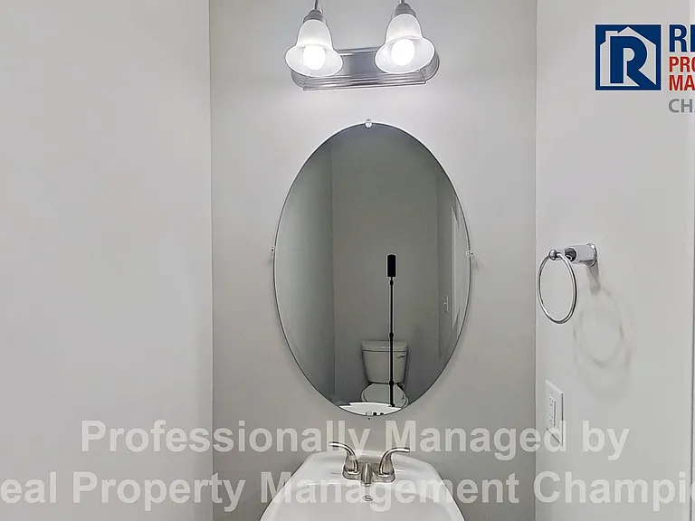 460 Maides Ave — Photo 11