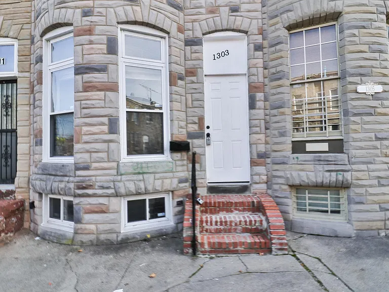 1303 James St — Photo 4