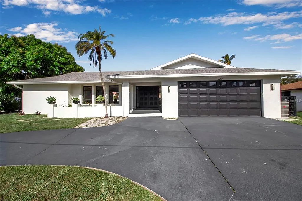 3 bed, 2.0 bath, 1995 sqft, $7,000 — Photo 3