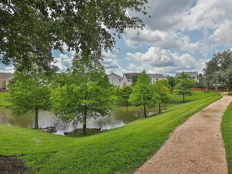 10046 Hillside Bayou Dr — Photo 23
