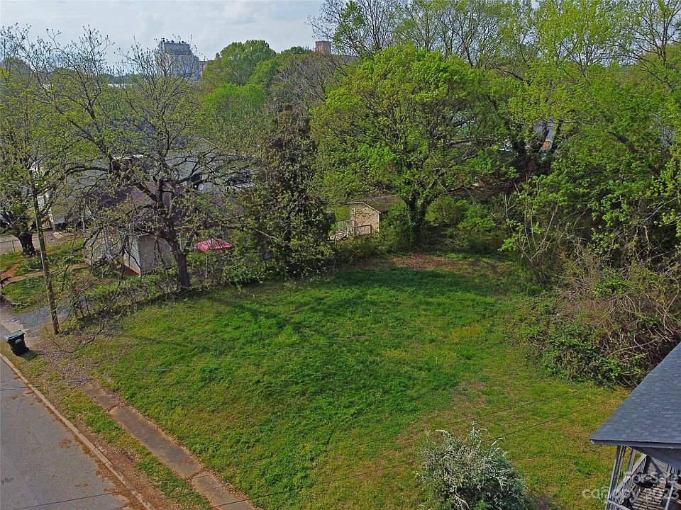 1st image of 910 W 5th Ave