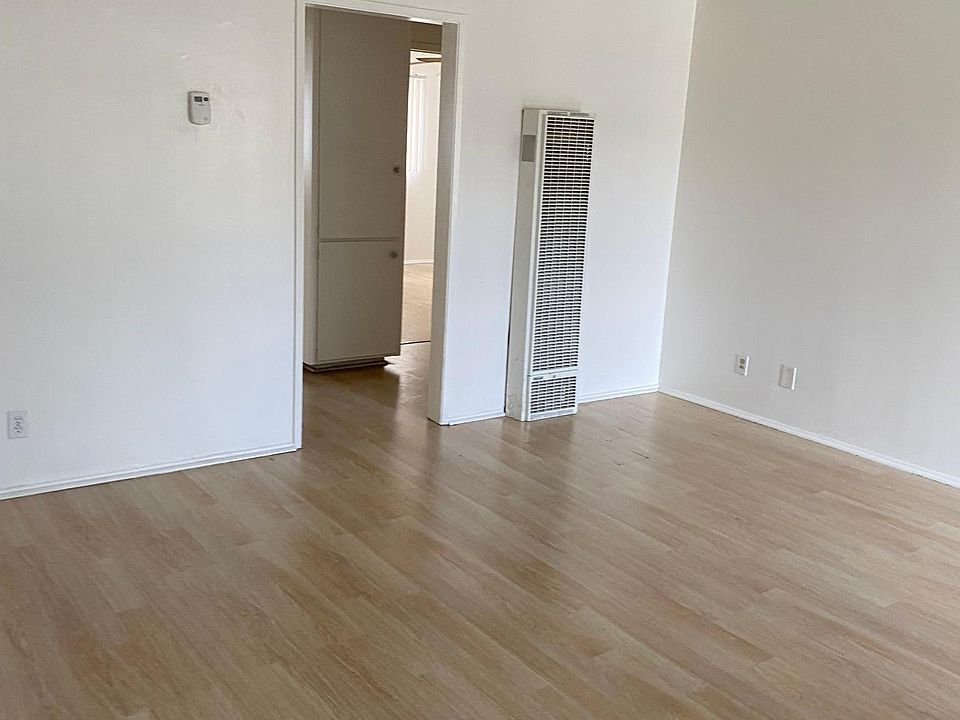 2nd image of 856 Orchid Ct APT L