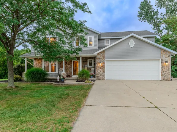 325 Creekside Dr, Coopersville, MI 49404