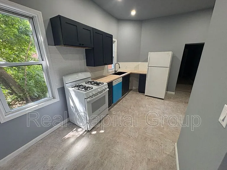 44 Alexander St #1 — Photo 4