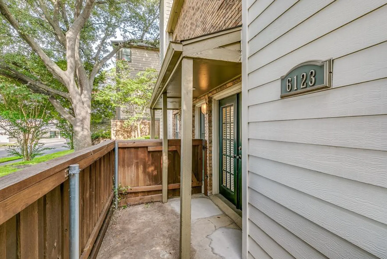 2 bed, 1083 sqft, $2,200 — Photo 2