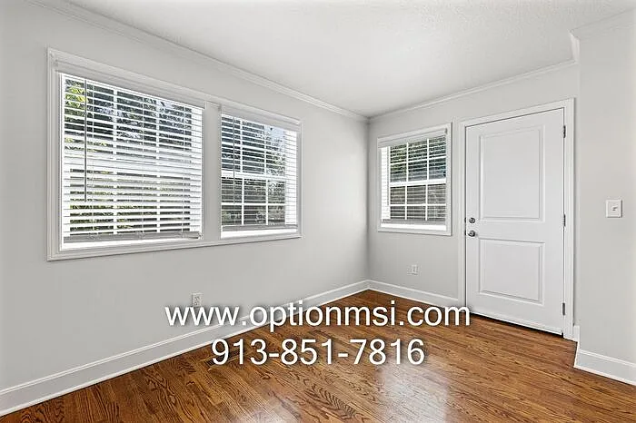 3 bed, 3.0 bath, 2100 sqft, $2,395 — Photo 4