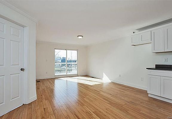 5th image of 266 Zerega Ave #2