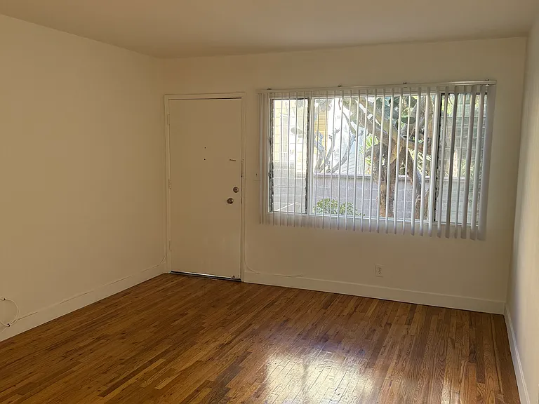 943 N Orange Grove Ave #3 — Photo 10