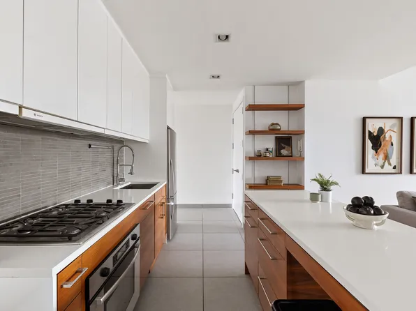 802 Dean Street image 5 of 10