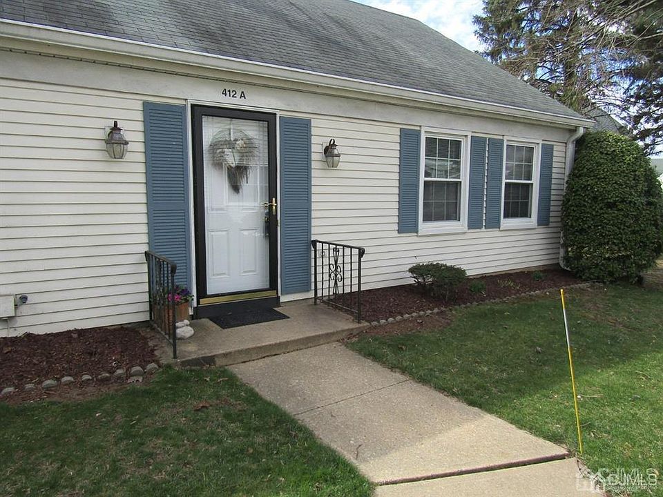 1st image of 412 Oxford Ln #A