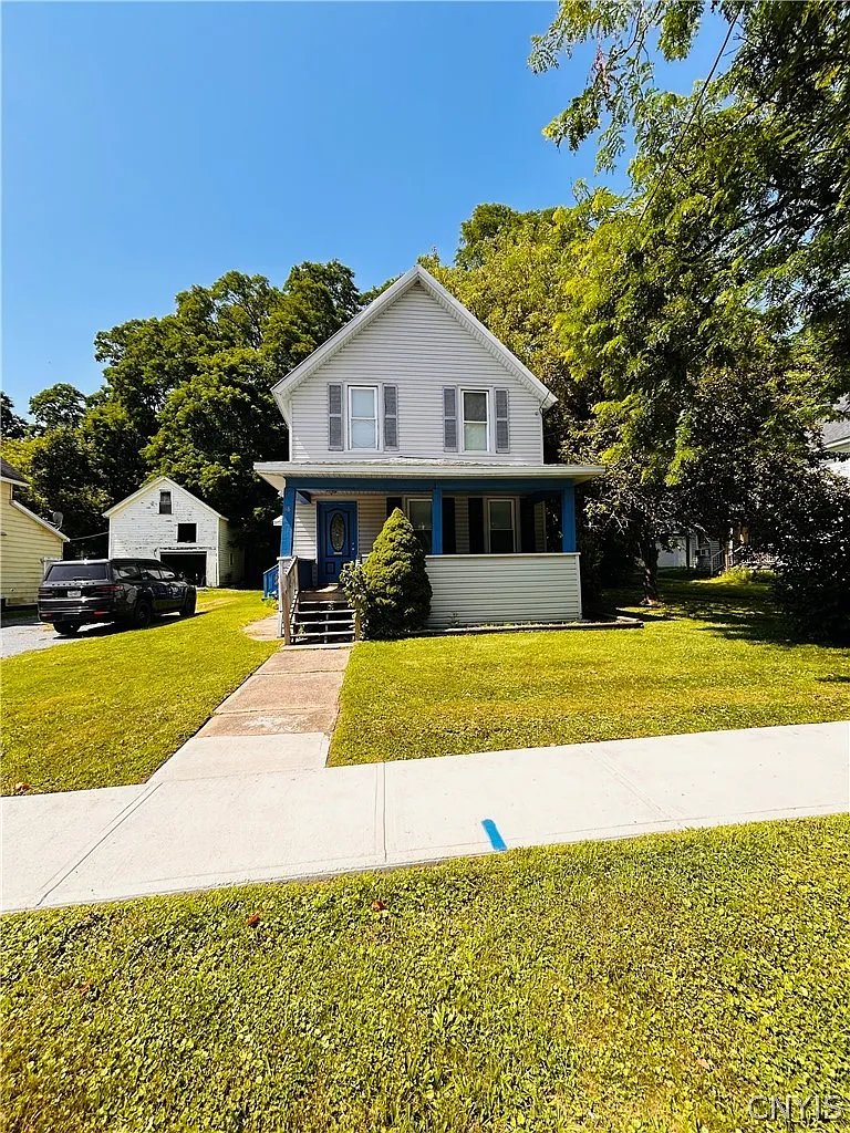 3 bed, 1.5 bath, 1510 sqft, $1,700 — Photo 2
