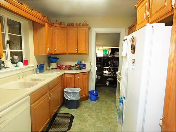 3rd image of 1212 N Broadway St