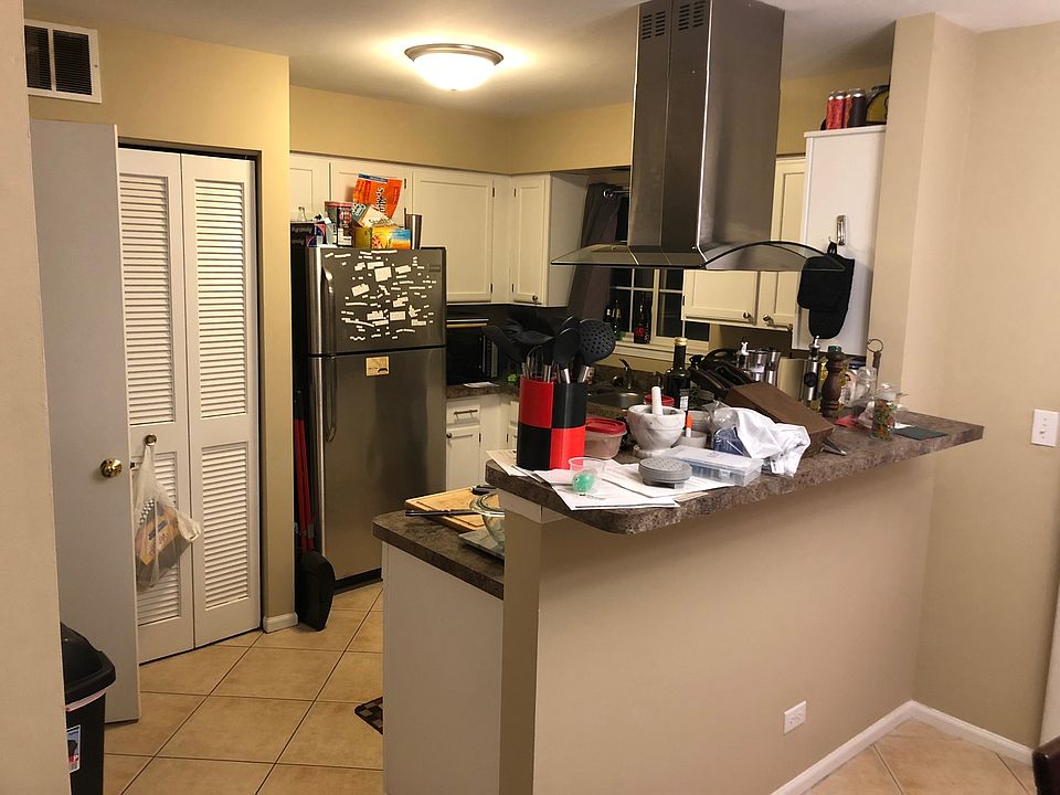 2nd image of 853 Essex Cir