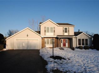340 Hartsville Ln, Webster, NY 14580