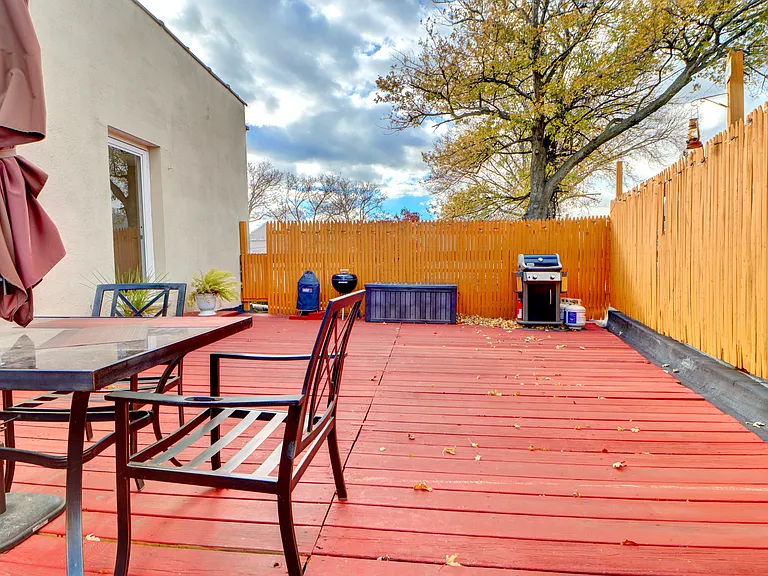 7604 79th Pl #2FLRR — Photo 2