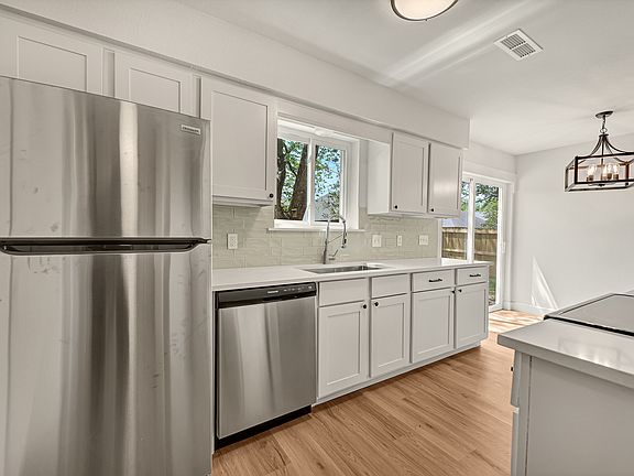 5th image of 119 E Adobe St #119