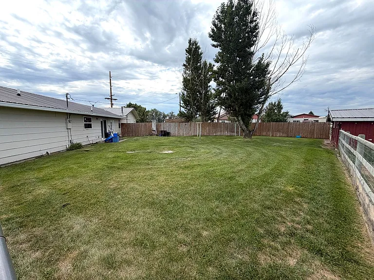 3680 Valley Dr — Photo 4