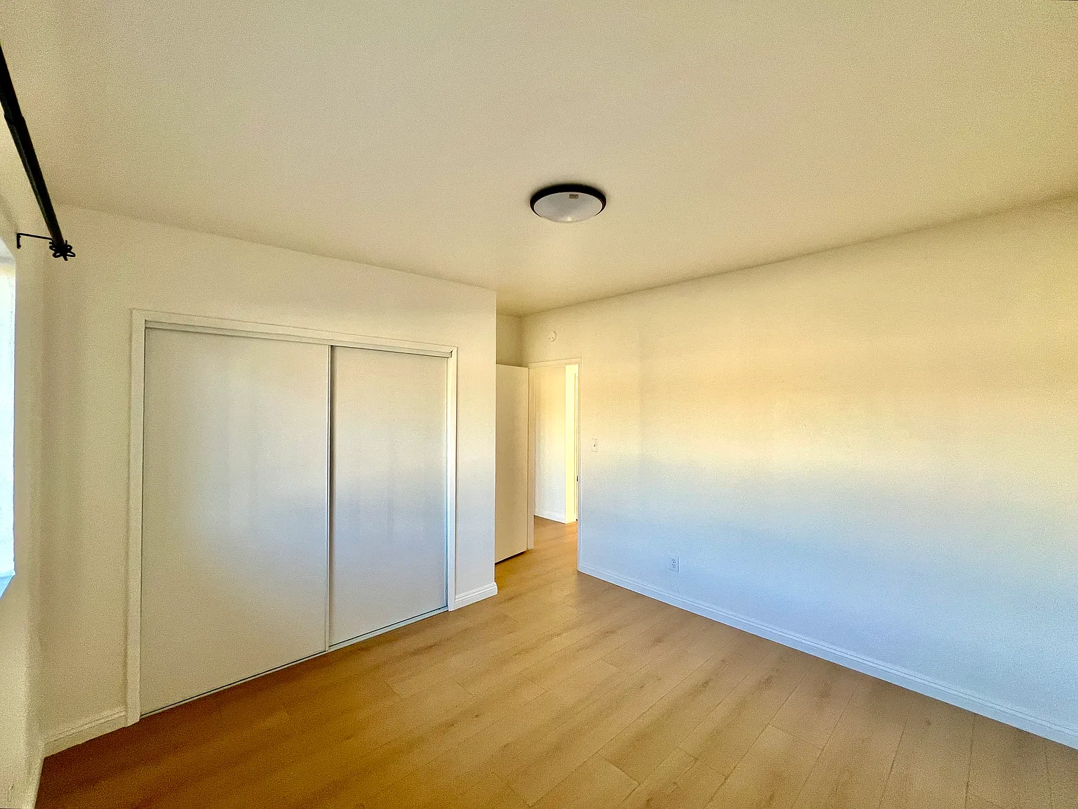 2 bed, 850 sqft, $2,350 — Photo 4