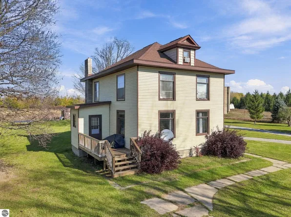 7146 River Rd, Evart, MI 49631