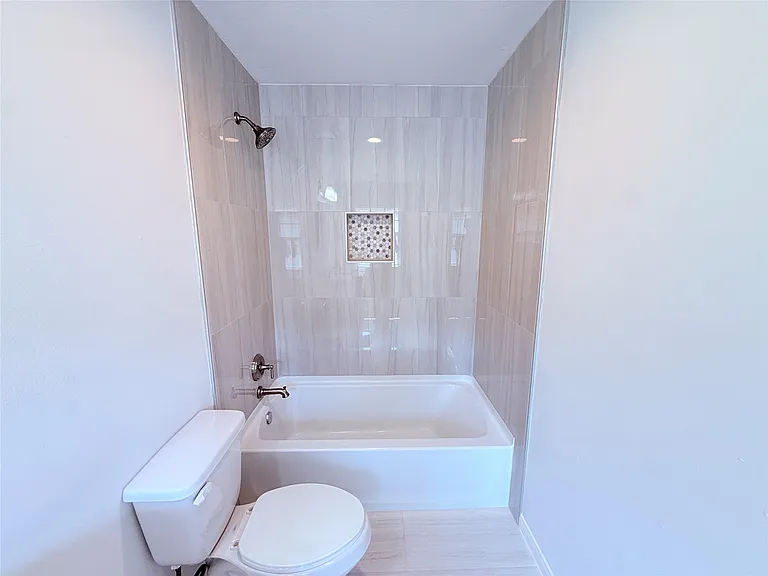 13407 Carruth Ln — Photo 17