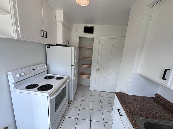 5th image of 8405 W Hawthorne Ave
