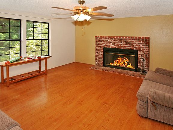 2nd image of 2049 Ptarmigan Ln NW