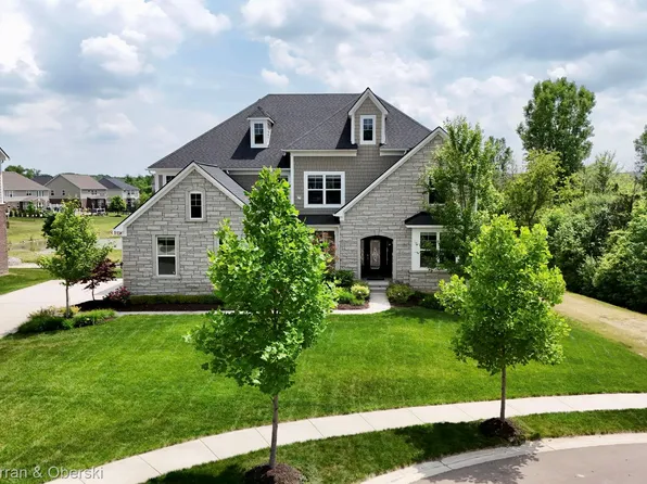 51553 Bloom Ct, South Lyon, MI 48178