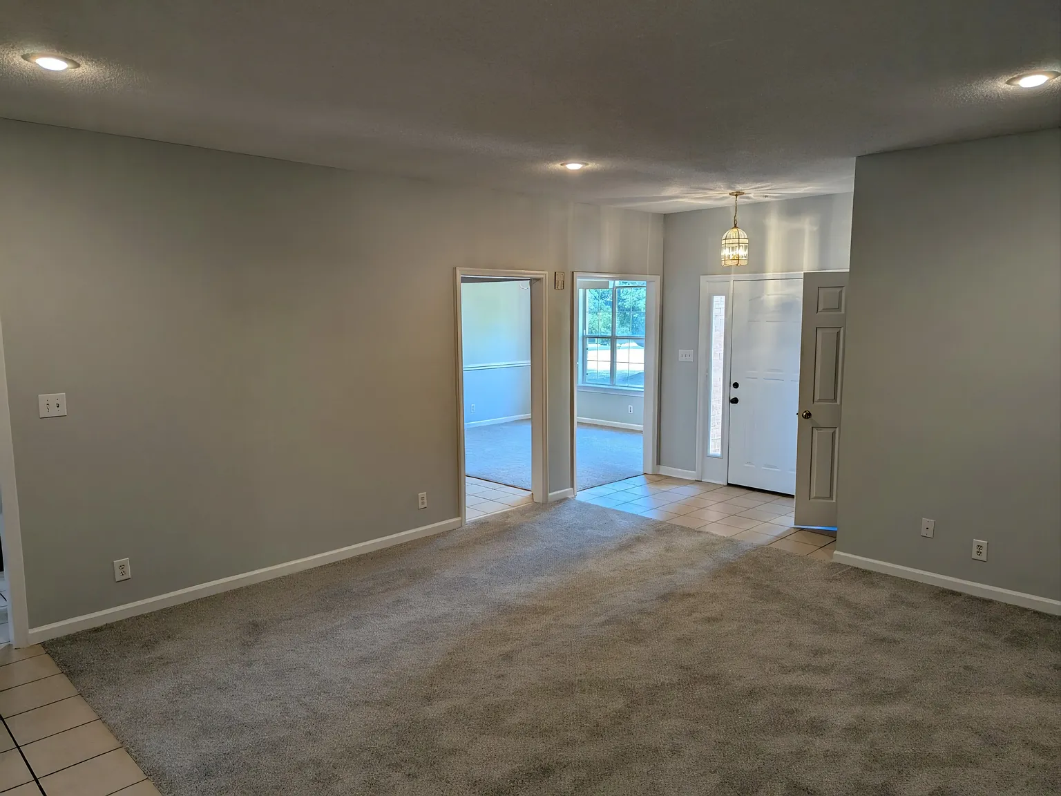 3 bed, 2.5 bath, 2498 sqft, $2,400 — Photo 4