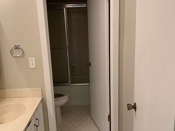 3rd image of 101 Deer Run Ln