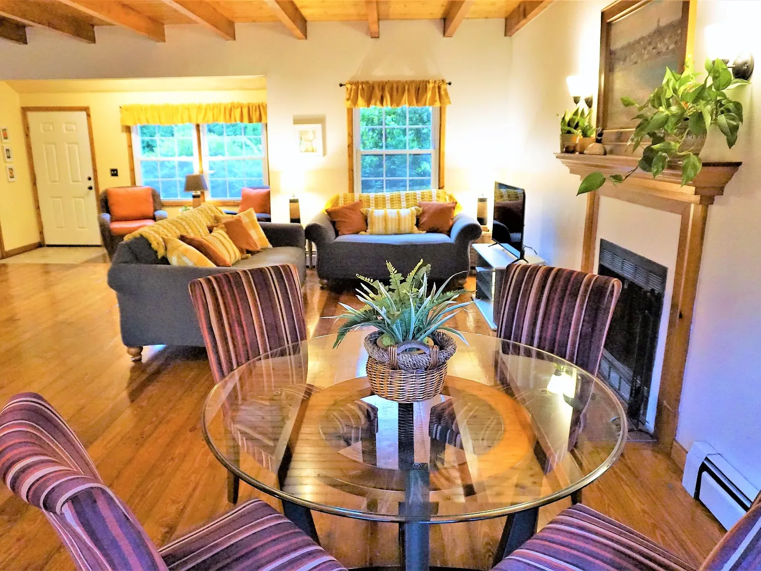 2 bed, 1.5 bath, 1250 sqft, $2,450 — Photo 3