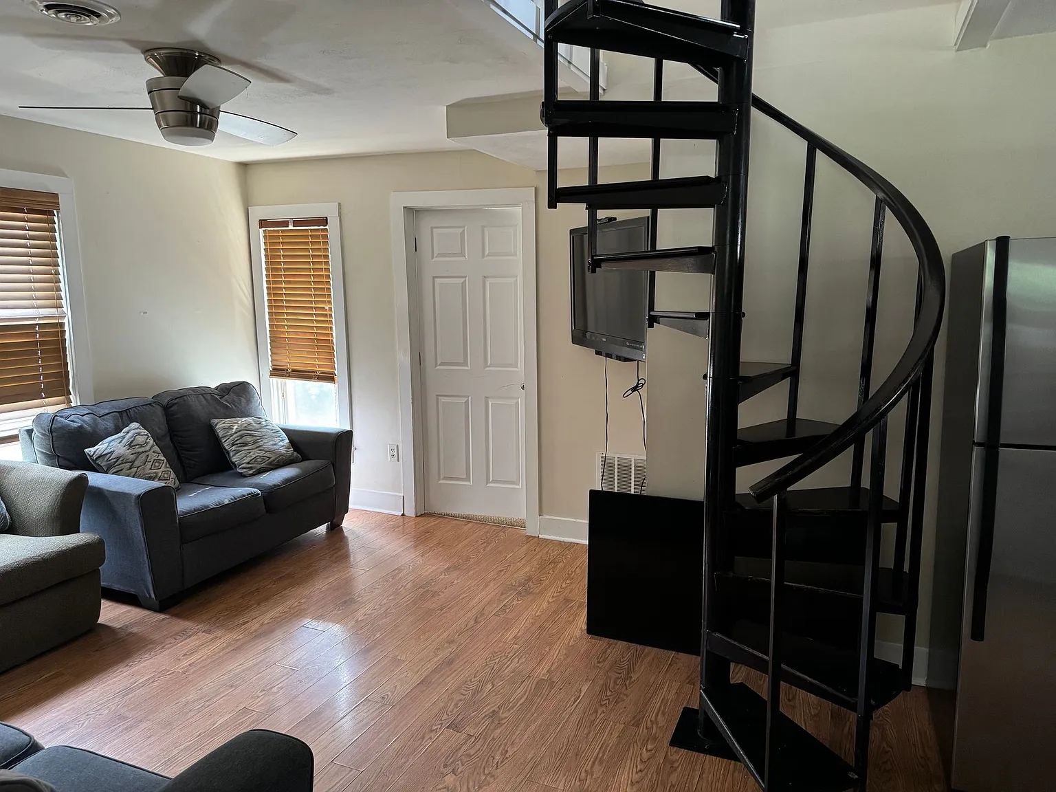 25 Reynolds — Photo 2