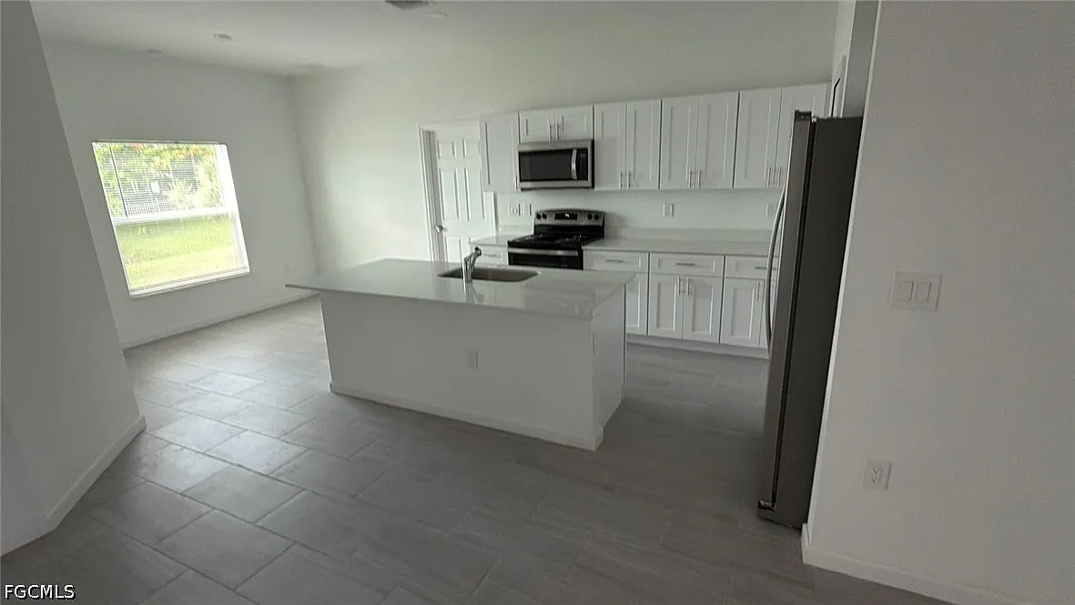 4 bed, 3.0 bath, 2800 sqft, $2,800 — Photo 2