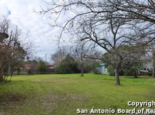 217 E Pine St, Seguin, TX 78155
