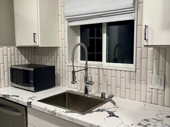 5th image of 2180 Oakmont St