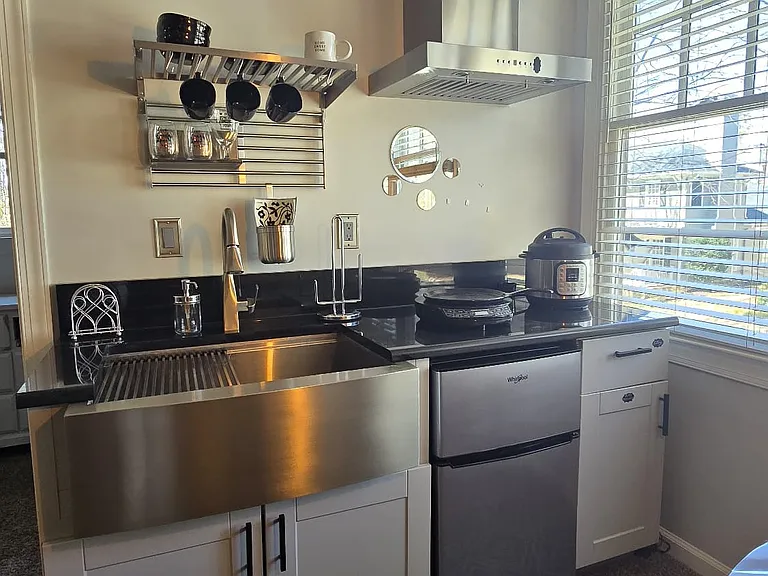 1435 Hedgewood Ln NW — Photo 9