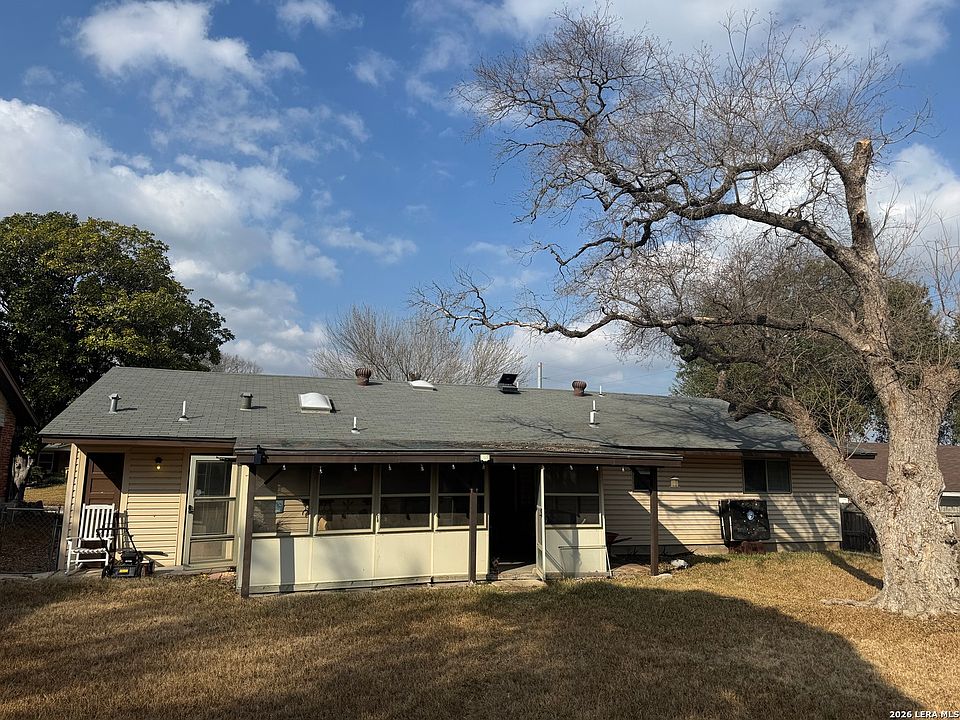 2nd image of 5906 Moon Dance St