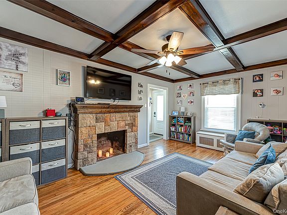 5th image of 630 Oak Neck Road