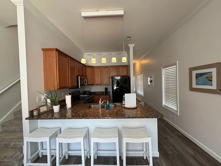 1605 Shoreline Pl — Photo 9