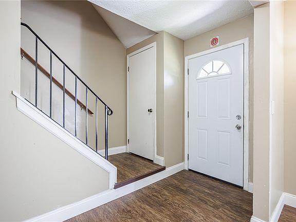 3rd image of 12 French Meadow Ln