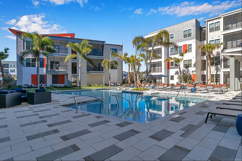 Nexus Brandon Apartments — Photo 3